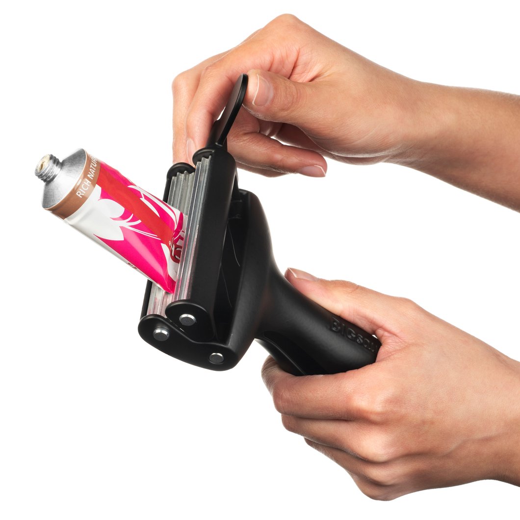 BIG SQUEEZE TUBE WRINGER MATT BLACK